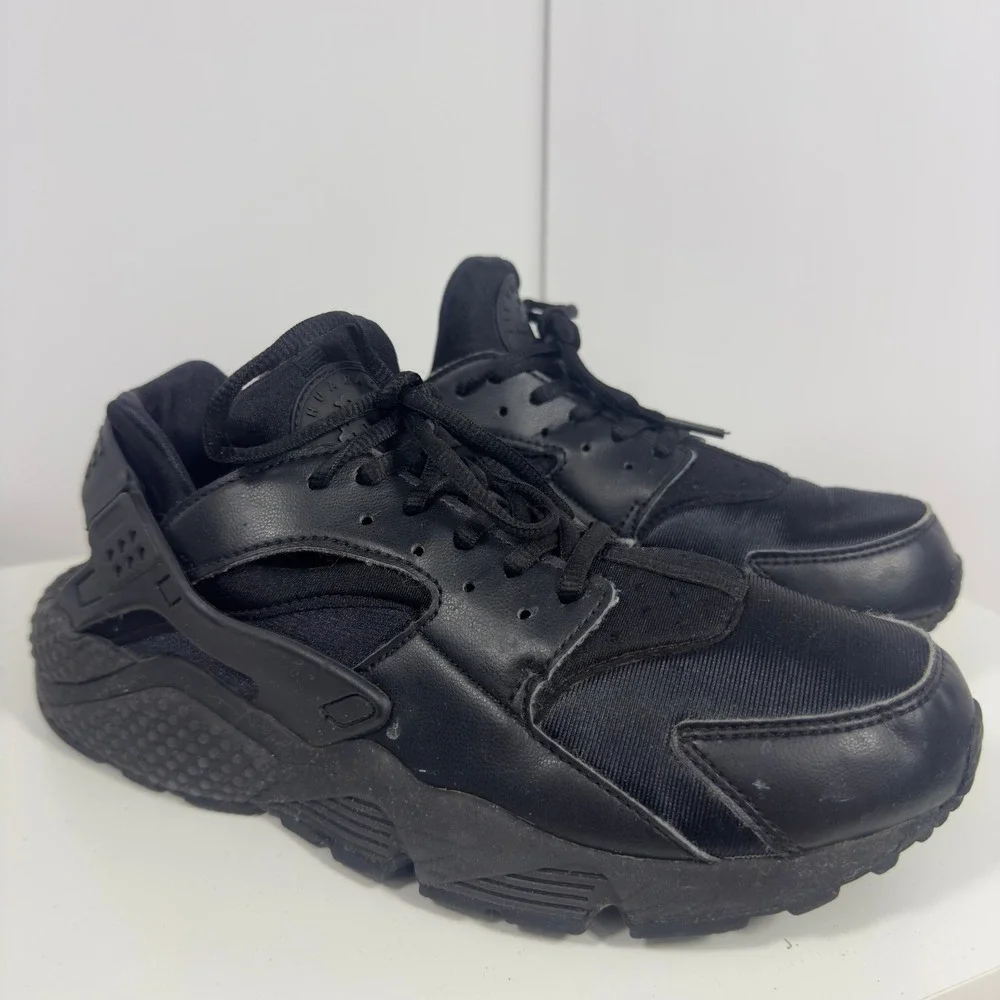 Nike Air Huarache Run Women Size 10 Triple Black Athletic Running Shoes Sneakers
